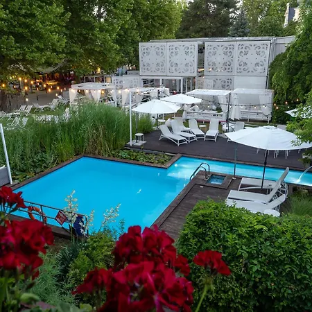 Renegade Hotel 2*