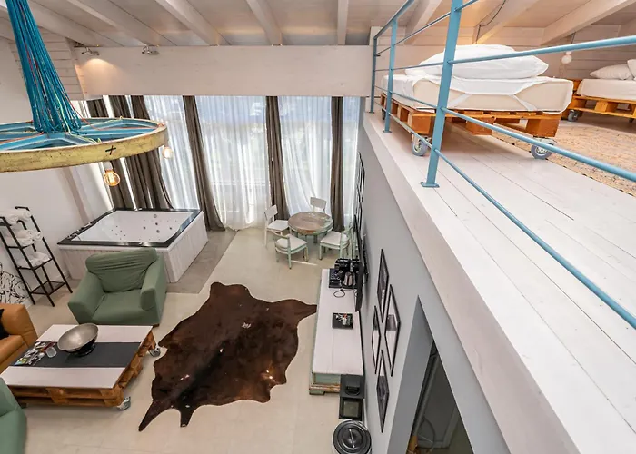 Renegade Hotel 2*