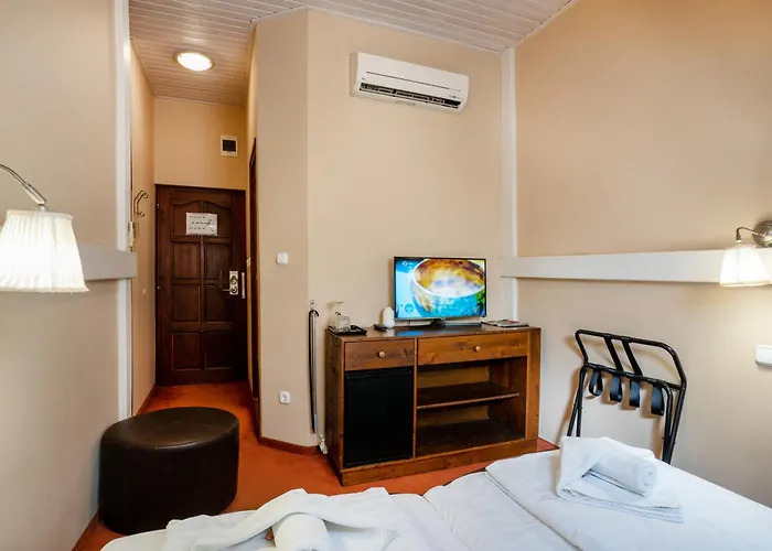 Hotel Renegade 2*